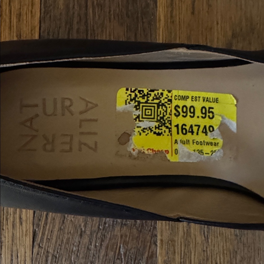 Naturalizer Cody black leather flats. Size 7M. - Picture 7 of 7